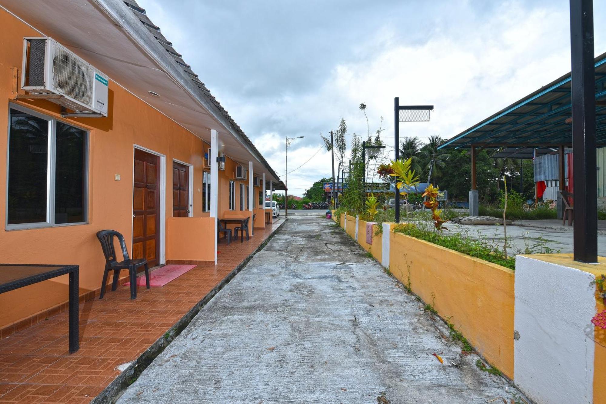 OYO 90561 Awan Biru Motel Pantai Cenang  Zewnętrze zdjęcie