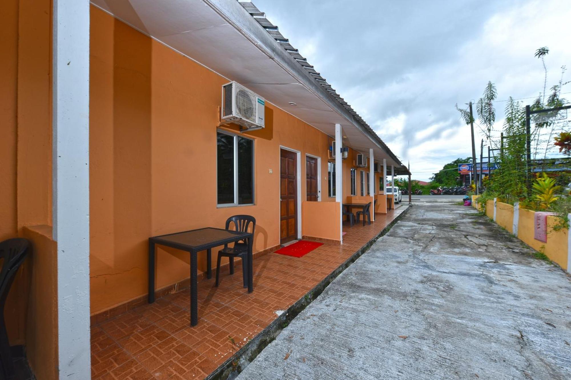 OYO 90561 Awan Biru Motel Pantai Cenang  Zewnętrze zdjęcie