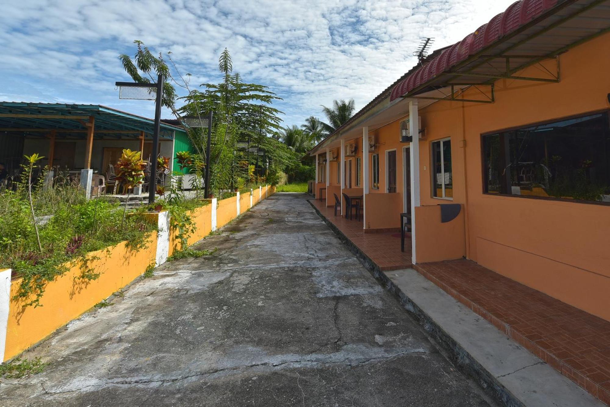 OYO 90561 Awan Biru Motel Pantai Cenang  Zewnętrze zdjęcie